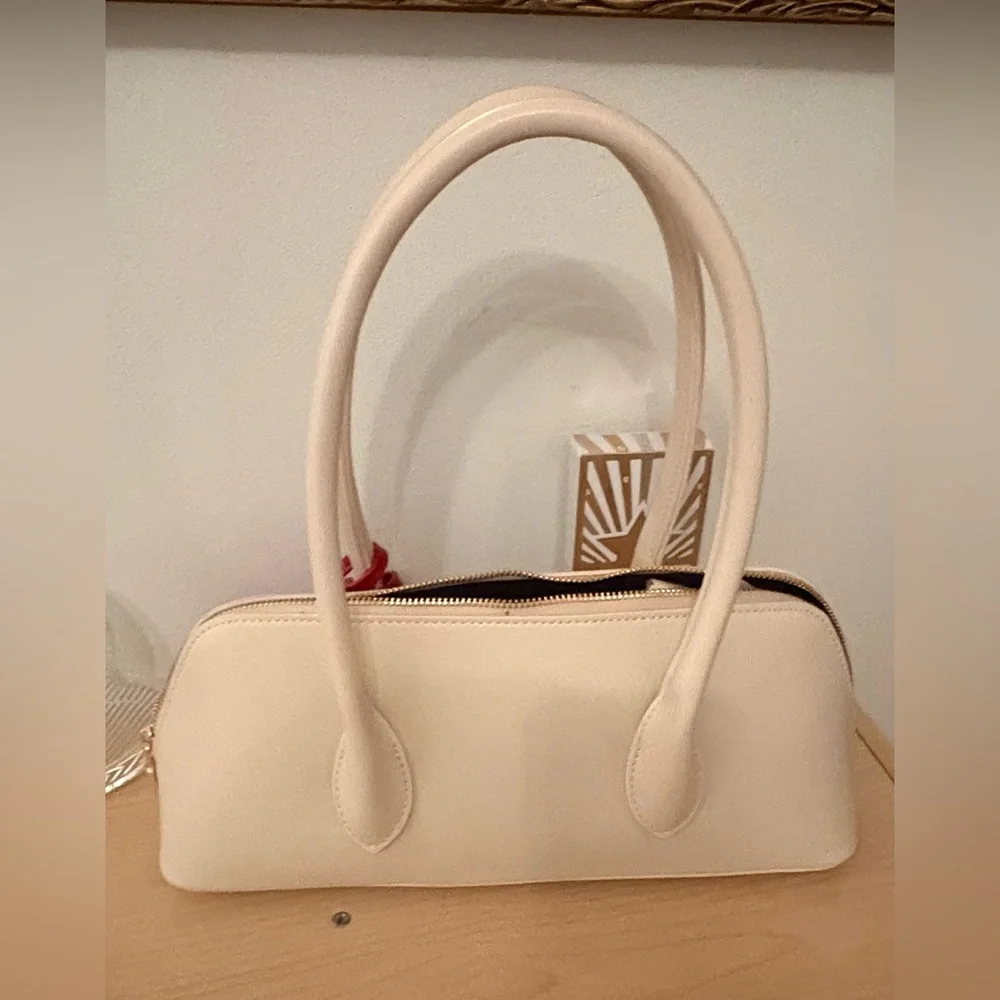 Urban Expressions Oatmilk Double Handle Handbag with Red Heart Zipper Pouch NWT - Picture 5 of 7